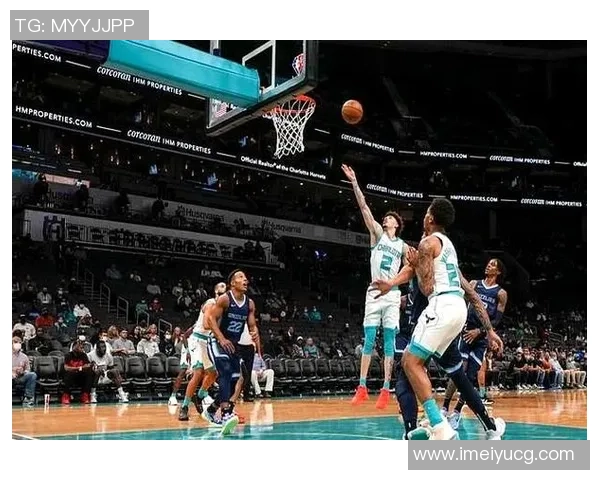 08年湖人对阵黄蜂的经典对决回顾与赛季精彩瞬间分析